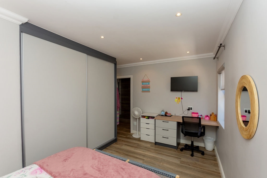 4 Bedroom Property for Sale in Calypso Beach Western Cape